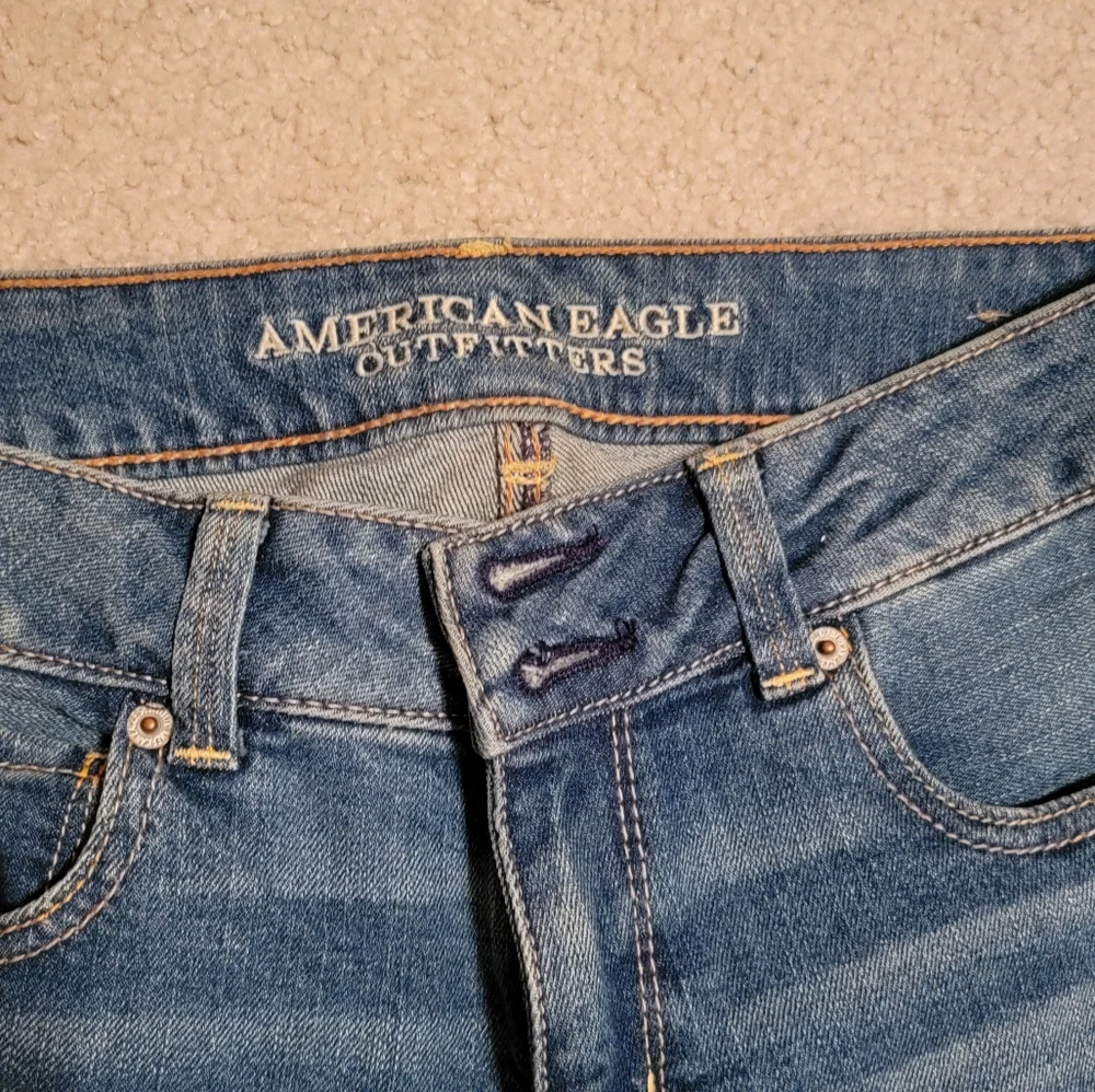 American Eagle Artist Crop Jeans with Stretch - Picture 2 of 3